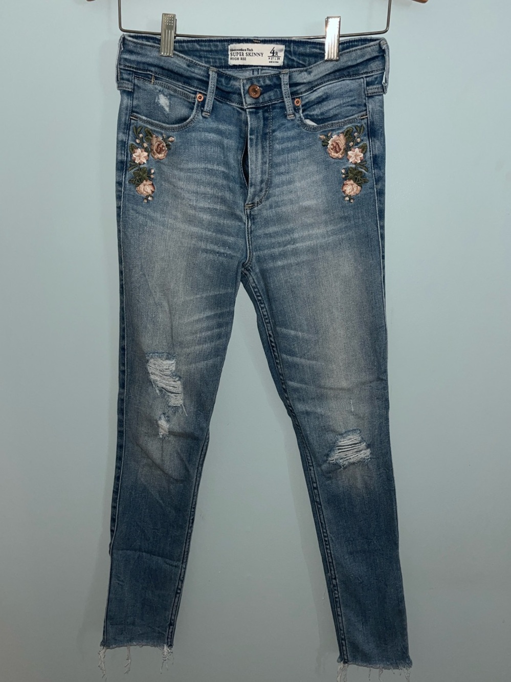 Abercrombie Light Blue Embroidered Skinny Jeans with Distressed Knees - Women's